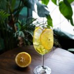 Glas mit Zitronen Ingwer Spritz
